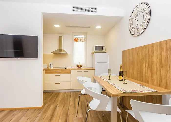 Beautiful In With House Sea View Apartmán *