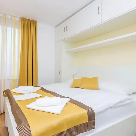 2 Bedroom Cozy Apartment In Punat