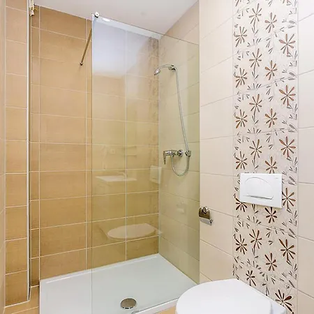 2 Bedroom Cozy Apartment In Punat *