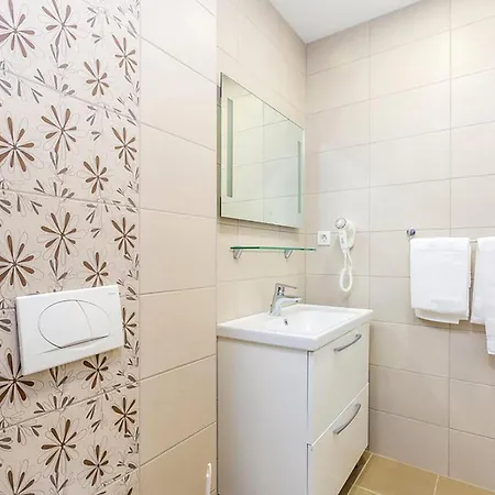 Apartamento 2 Bedroom Cozy Apartment In Punat Punat