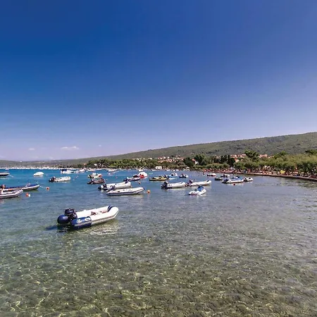 2 Bedroom Cozy Apartment In Punat Apartamento