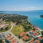 Lovely In With House Sea View Апартаменты