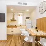 Lovely In With House Sea View Апартаменты *