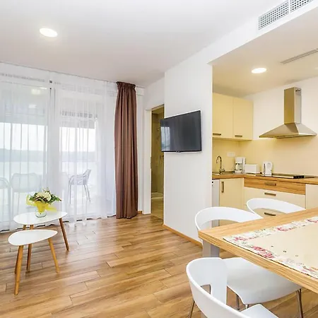 Апартаменты Lovely In With House Sea View Пунат