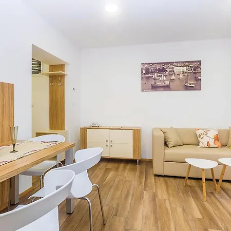 Апартаменты Lovely In With House Sea View *