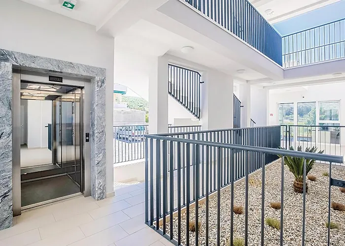 Beautiful In With House Sea View Apartment